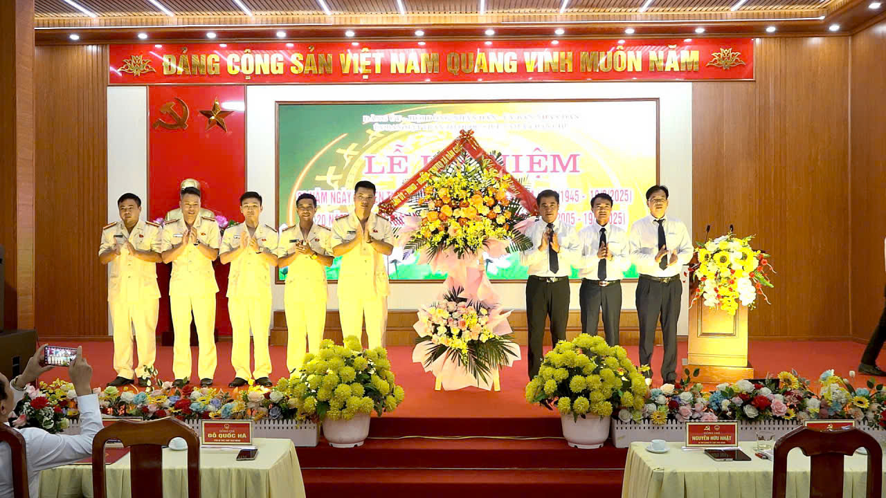 Xã Dân Chủ tổ chức Lễ kỷ niệm 80 năm ngày truyền thống Công an nhân dân (19/8/1945 - 19/8/2025) và 20 năm ngày Hội toàn dân bảo vệ an ninh tổ quốc (19/8/2005 -19/8/2025)