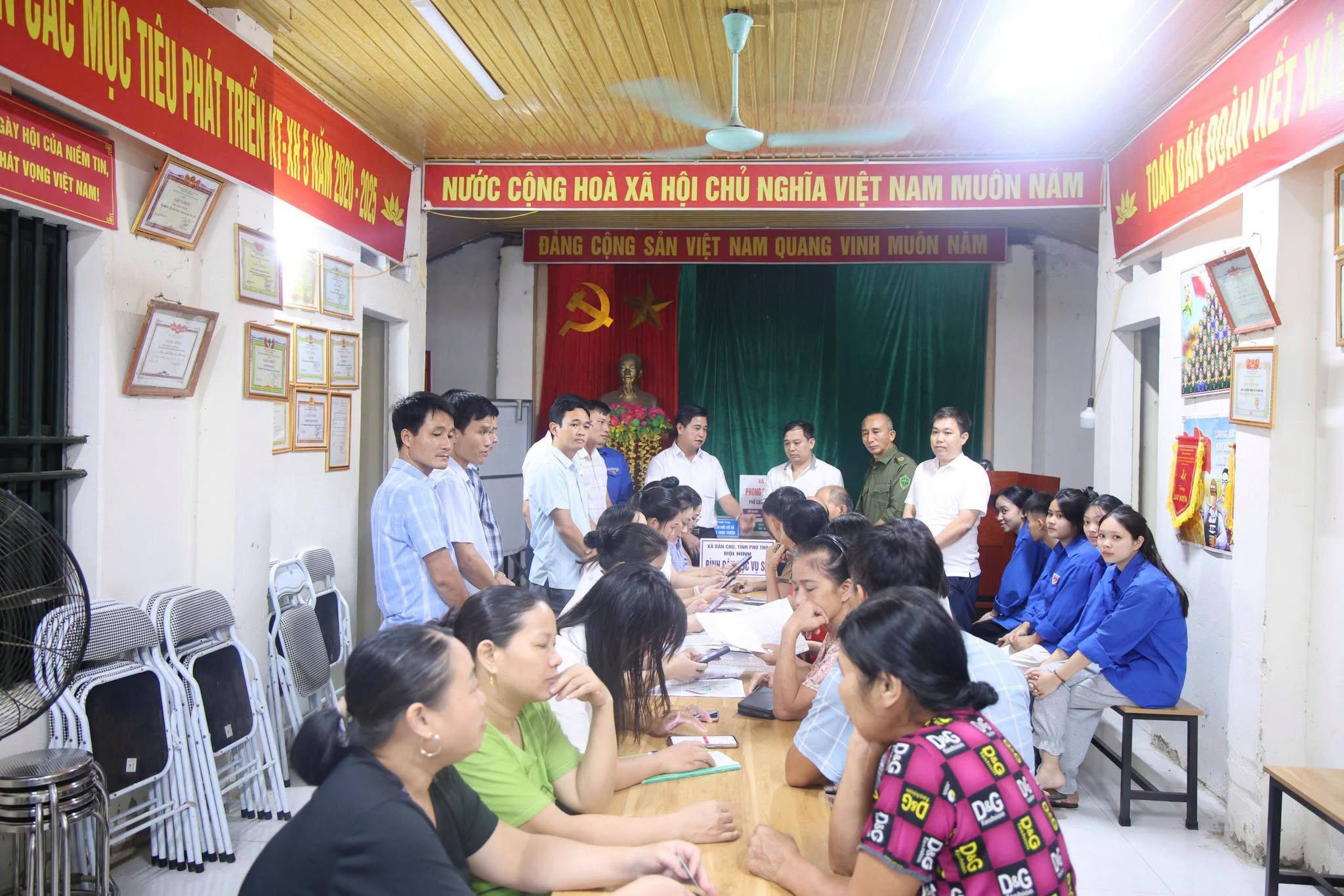 ĐỒNG CHÍ NGUYỄN HỮU NHẬT KIỂM TRA, ĐỘNG VIÊN LỰC LƯỢNG TRIỂN KHAI CHIẾN DỊCH “BÌNH DÂN HỌC VỤ SỐ”