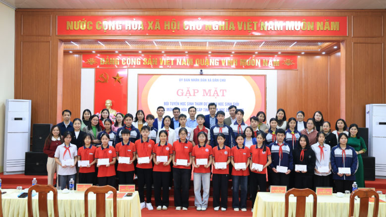 Xã Dân Chủ tổ chức buổi gặp mặt, động viên cán bộ quản lý, giáo viên phụ trách các đội tuyển và các em học sinh tham gia kỳ thi chọn học sinh giỏi văn hóa cấp tỉnh lớp 9 năm học 2025 - 2026