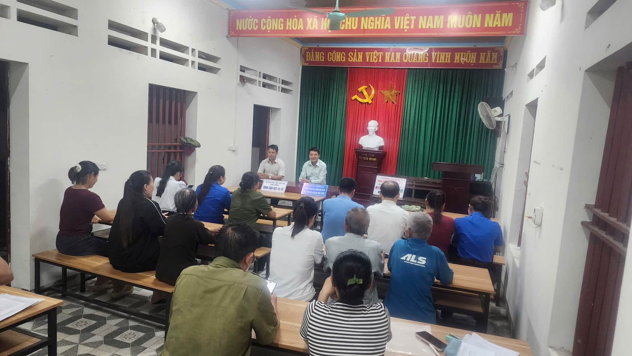 ĐỒNG CHÍ CHỦ TỊCH UBND XÃ DÂN CHỦ THĂM, KIỂM TRA, ĐỘNG VIÊN CÁC LỰC LƯỢNG THỰC HIỆN CHIẾN DỊCH 30 NGÀY ĐÊM