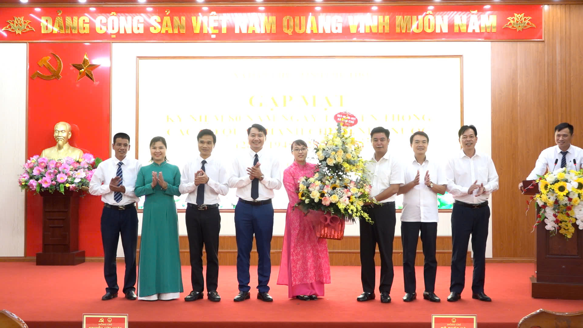 Xã Dân Chủ tổ chức Gặp mặt kỷ niệm 80 năm ngày truyền thống các cơ quan khối hành chính nhà nước