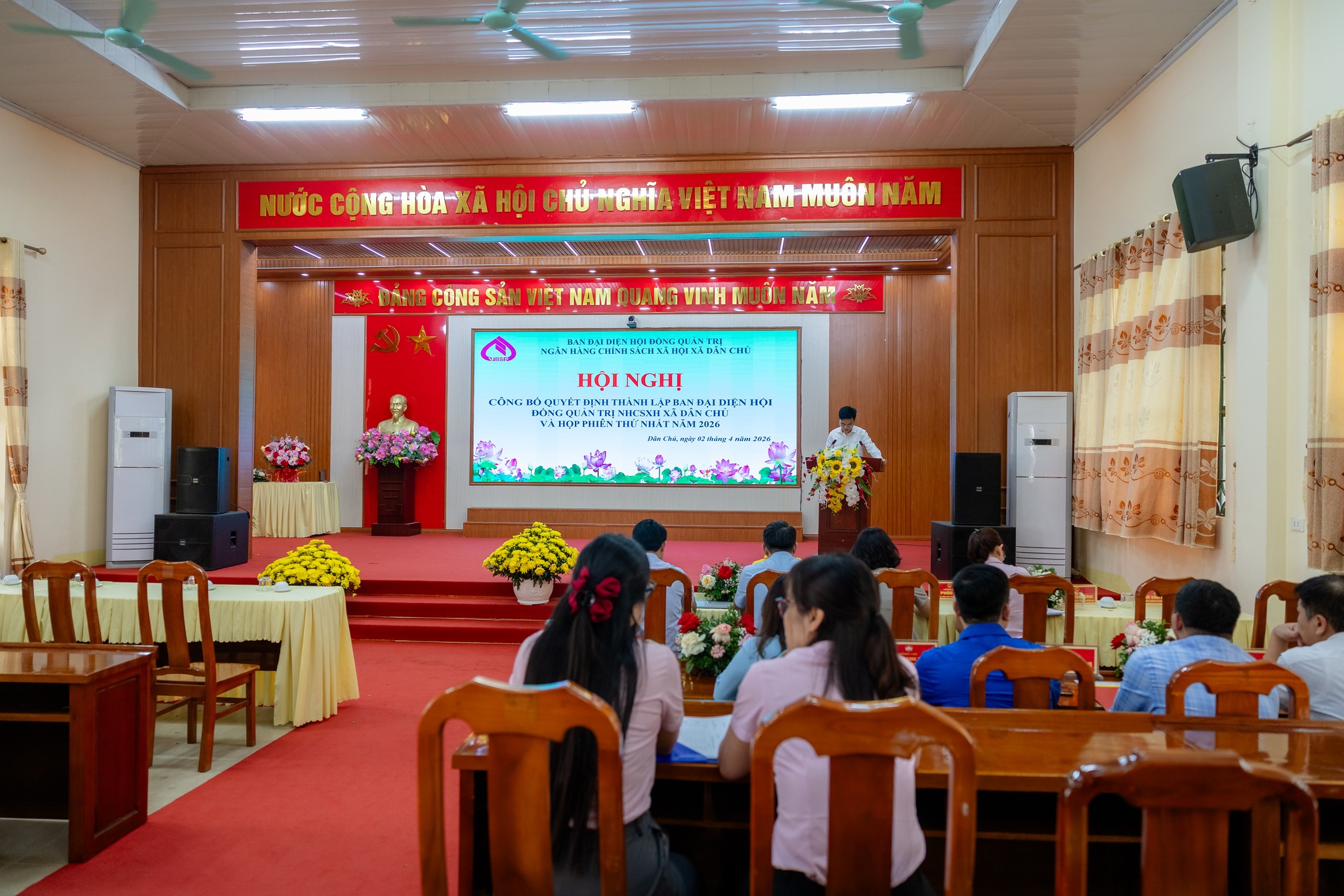 RA MẮT BAN ĐẠI DIỆN VÀ PHIÊN HỌP THỨ NHẤT HỘI ĐỒNG QUẢN TRỊ NGÂN HÀNG CHÍNH SÁCH XÃ HỘI XÃ DÂN CHỦ