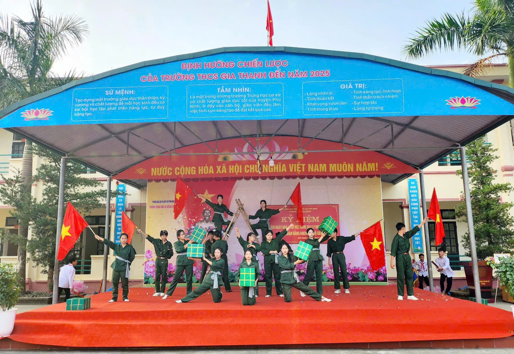 Bài viết: "Tự hào thế hệ mùa thu - Bước chân theo dấu cha ông"