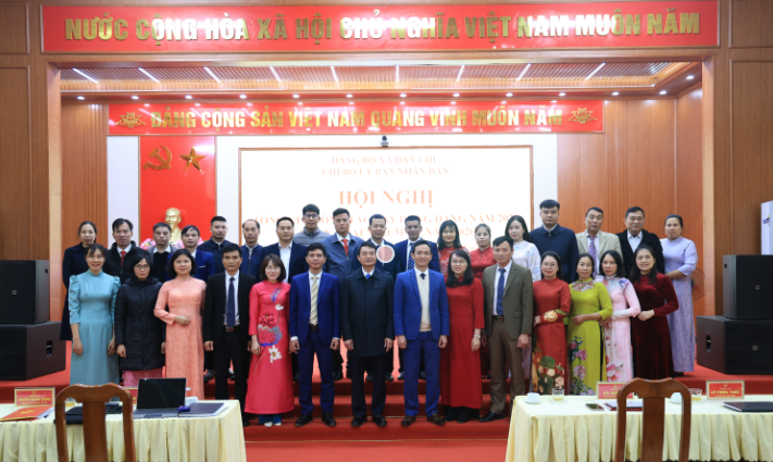 Chi bộ UBND xã Dân Chủ tổng kết công tác xây dựng Đảng năm 2025, triển khai nhiệm vụ năm 2026