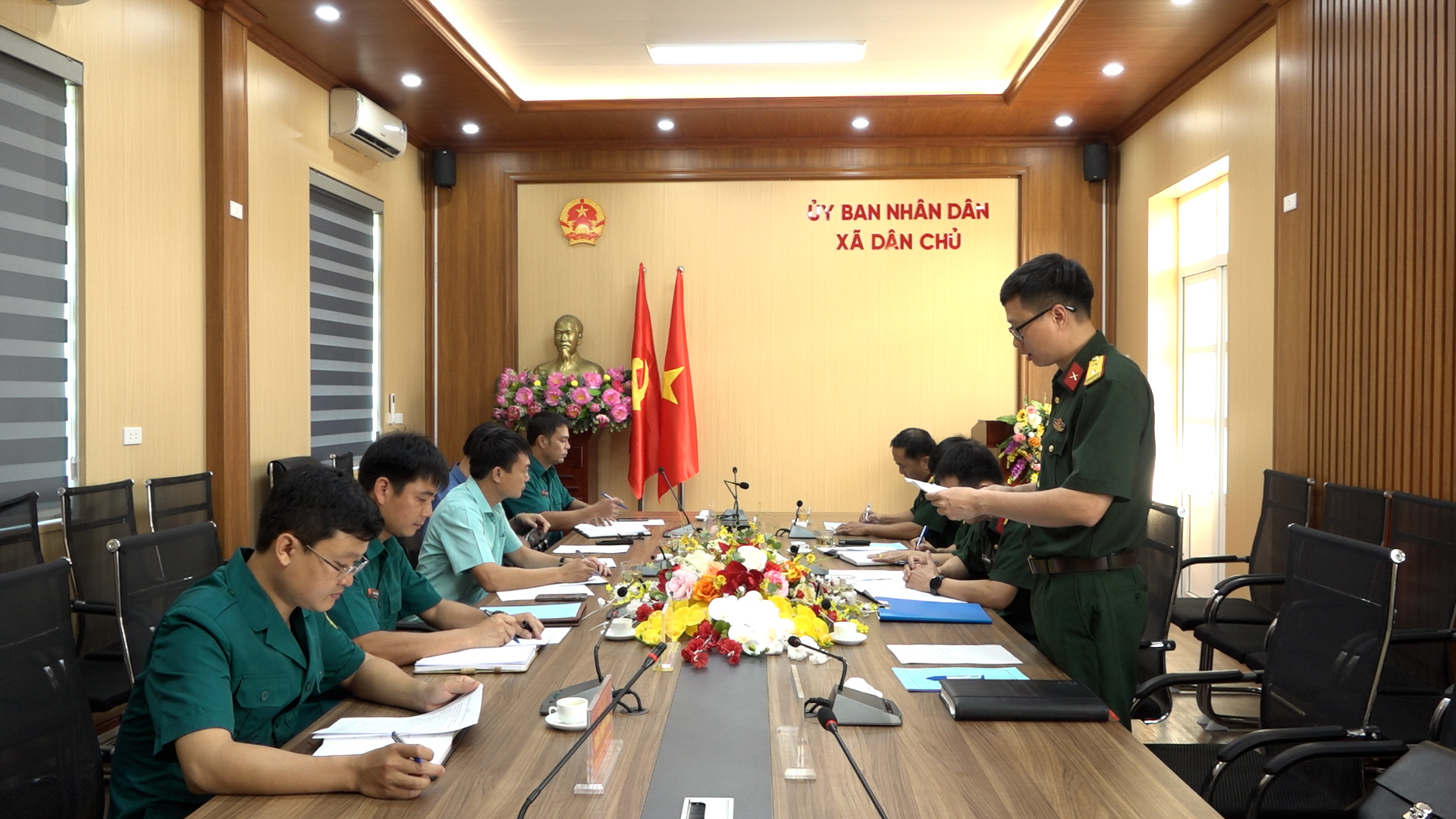 Ban chỉ huy phòng thủ khu vực 1 – Cẩm Khê làm việc với xã Dân Chủ
