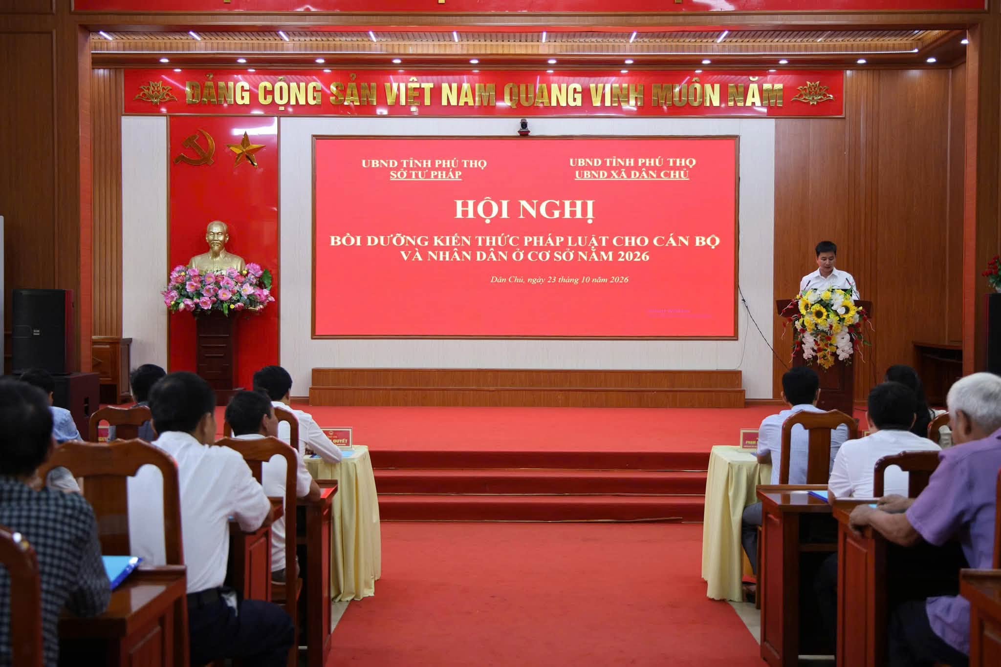 XÃ DÂN CHỦ TỔ CHỨC HỘI NGHỊ BỒI DƯỠNG KIẾN THỨC PHÁP LUẬT CHO CÁN BỘ VÀ NHÂN DÂN TẠI CƠ SỞ