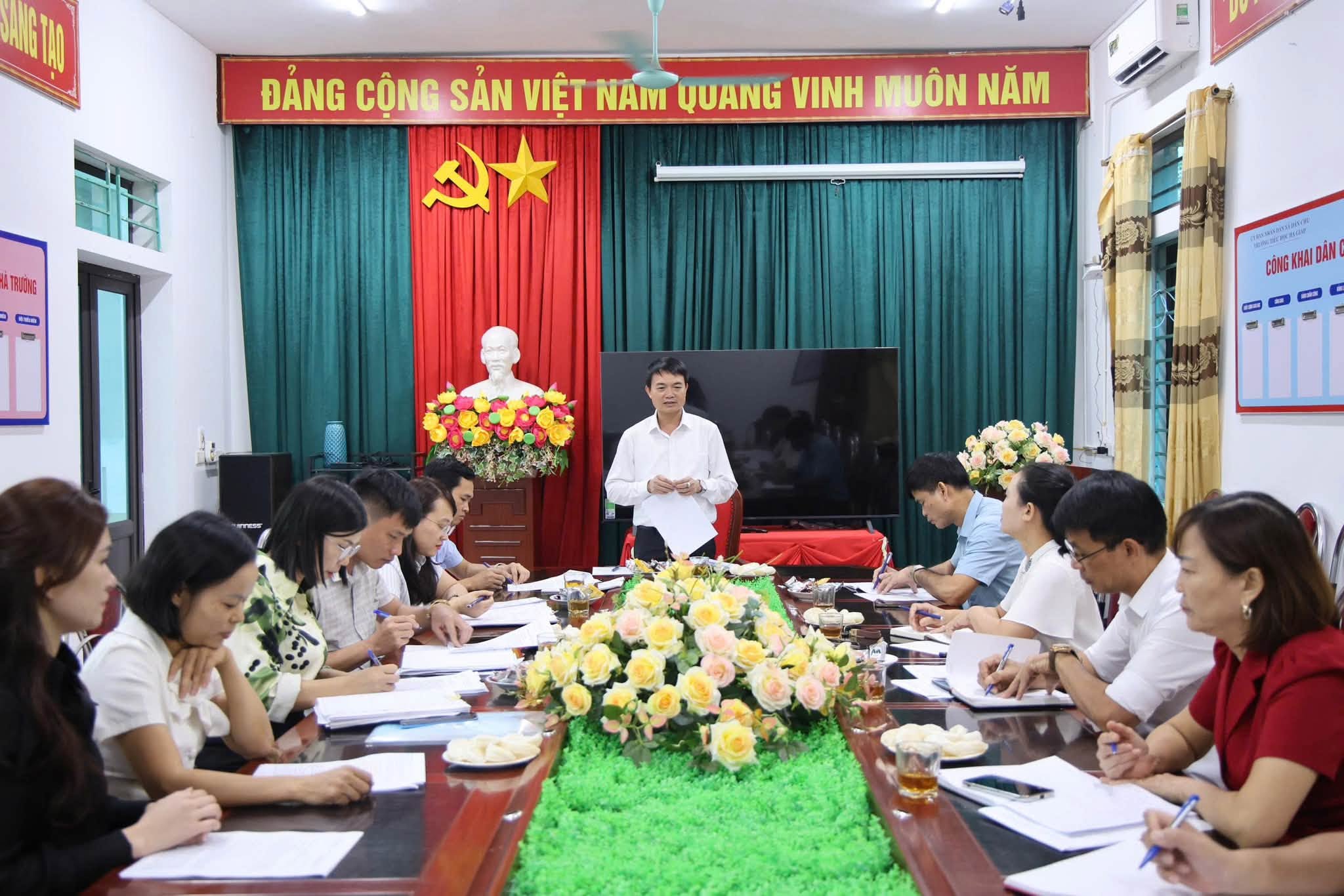LÃNH ĐẠO UBND XÃ DÂN CHỦ KIỂM TRA TÌNH HÌNH CÁC TRƯỜNG HỌC SAU SẮP XẾP