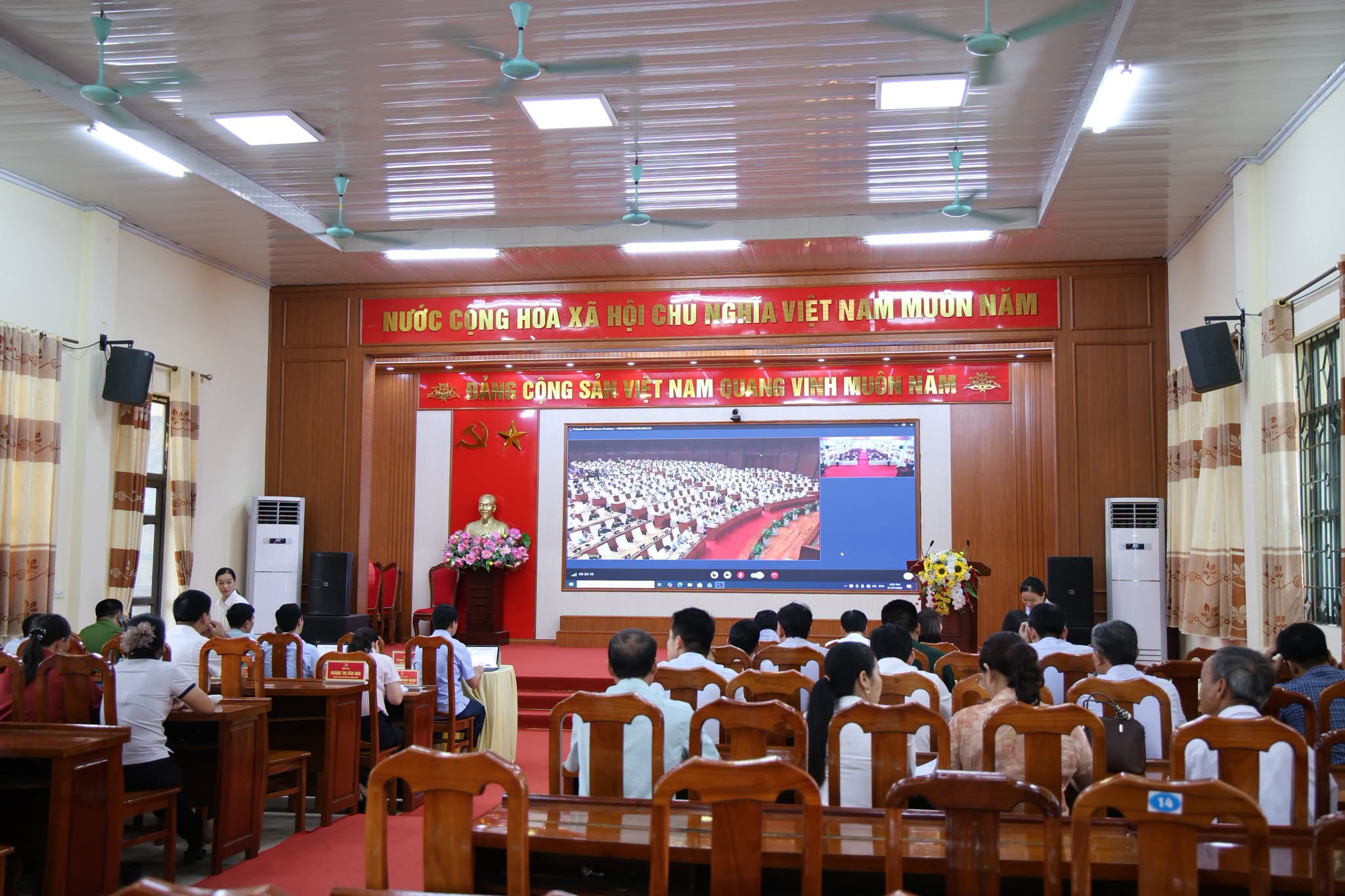 Xã Dân Chủ tham dự Hội nghị toàn quốc sơ kết 1 năm 6 tháng triển khai thực hiện Nghị quyết số 57-NQ/TW của Bộ Chính trị