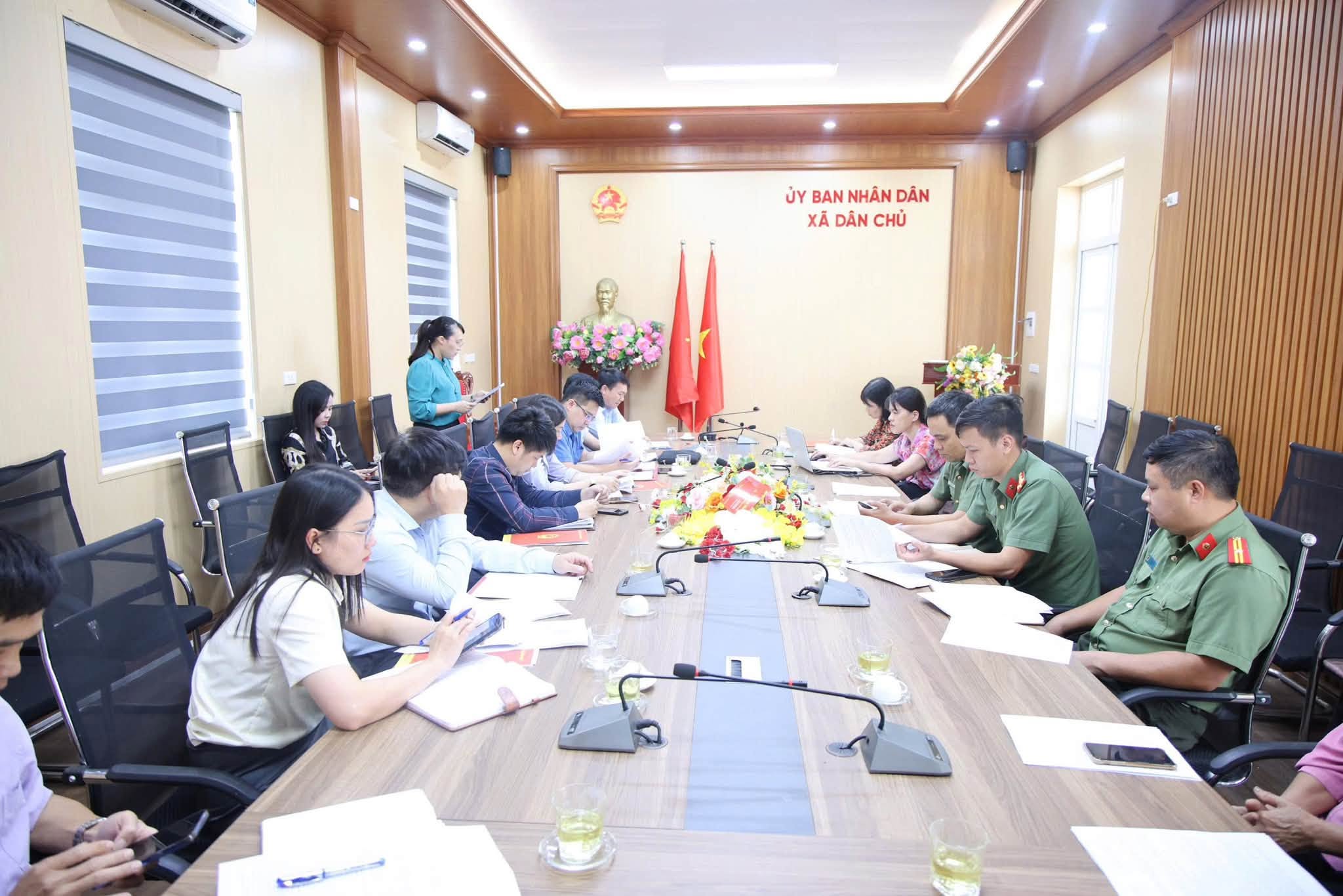 ĐOÀN CÔNG TÁC SỞ NÔNG NGHIỆP VÀ MÔI TRƯỜNG RÀ SOÁT, HƯỚNG DẪN THỦ TỤC ĐẤT ĐAI ĐỐI VỚI CỤM DI TÍCH ĐÌNH, CHÙA QUAN ĐÀI
