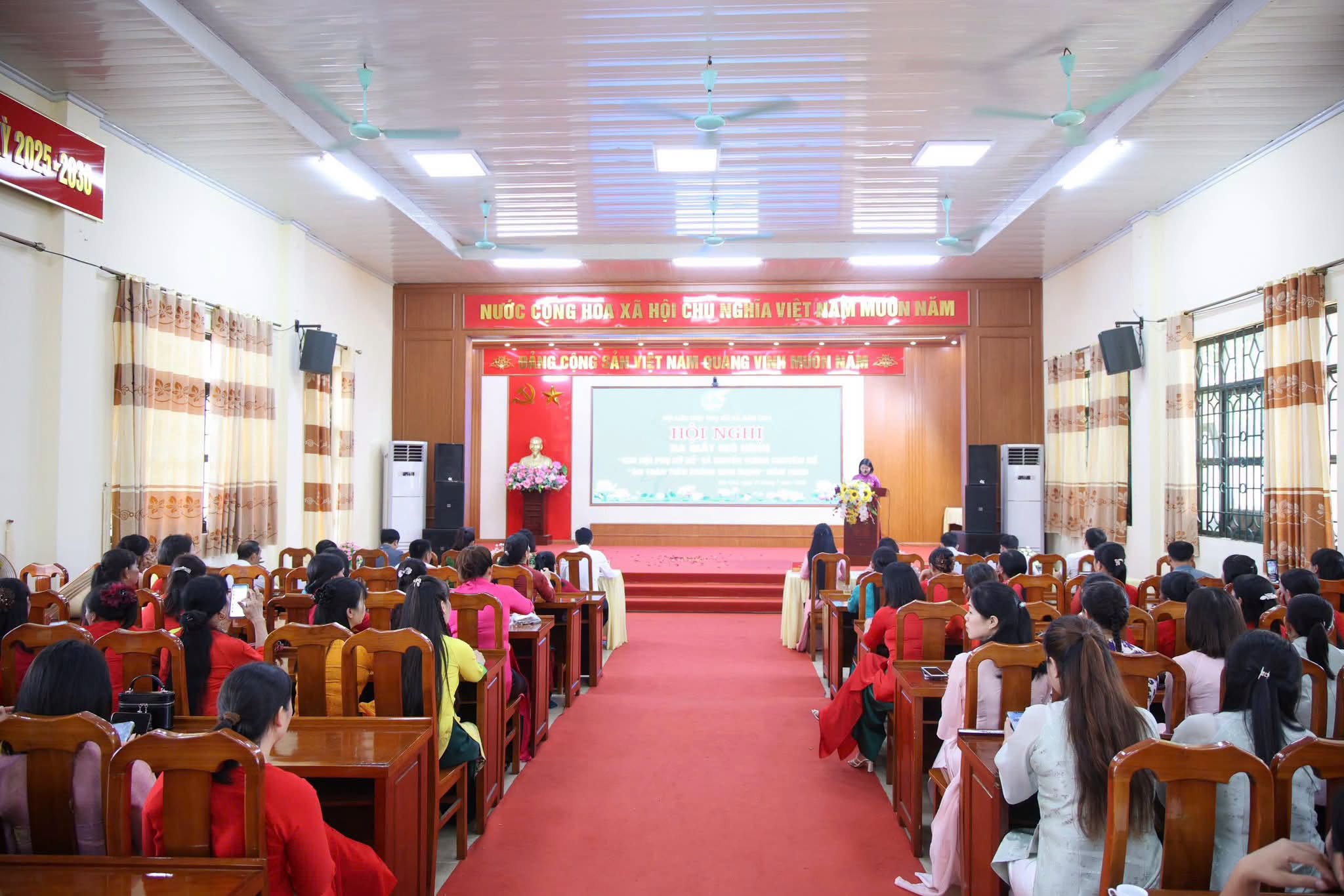 HỘI LIÊN HIỆP PHỤ NỮ XÃ DÂN CHỦ RA MẮT MÔ HÌNH "CHI HỘI PHỤ NỮ SỐ" THÚC ĐẨY CHUYỂN ĐỔI SỐ TRONG HOẠT ĐỘNG HỘI
