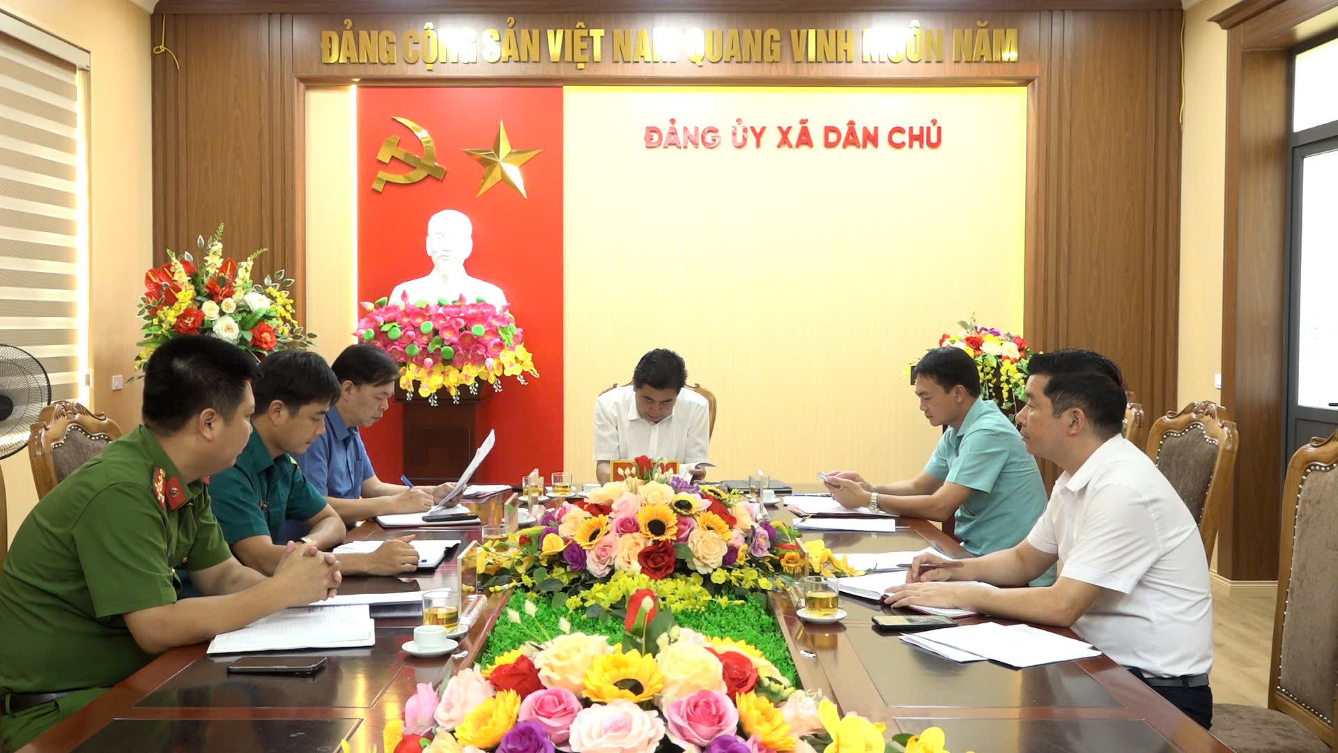 Hội nghị thường trực Đảng ủy xã Dân Chủ