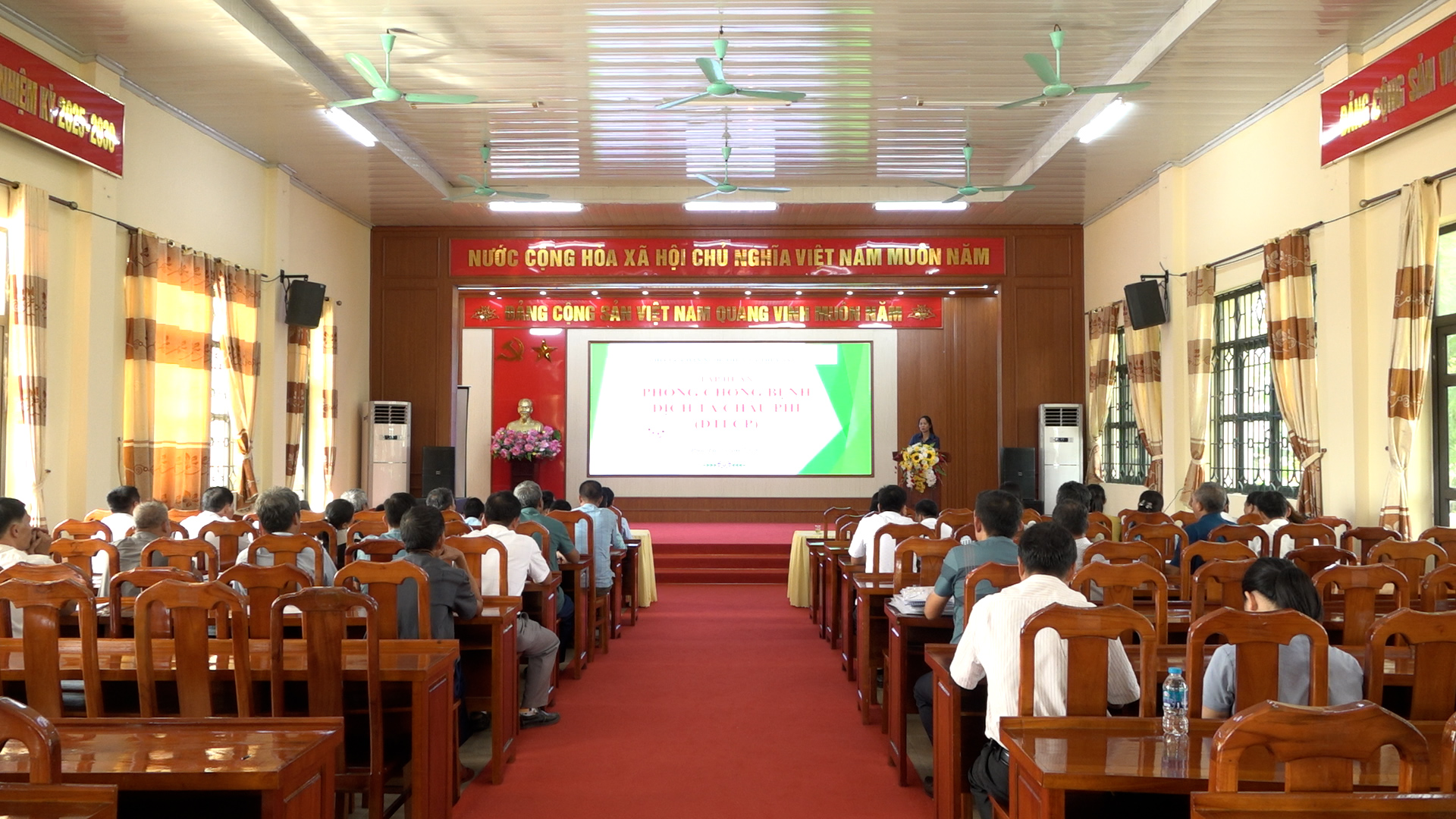 Xã Dân Chủ tổ chức hội nghị tập huấn thực hiện các biện pháp phòng, chống dịch bệnh tả lợn Châu Phi trên địa bàn