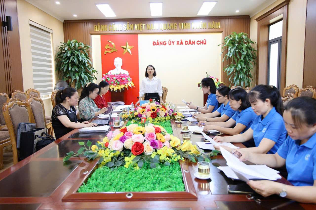 HỘI LHPN TỈNH PHÚ THỌ KIỂM TRA CÔNG TÁC HỘI TẠI XÃ DÂN CHỦ